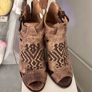 Elegant Tan Peep-Toe Heels